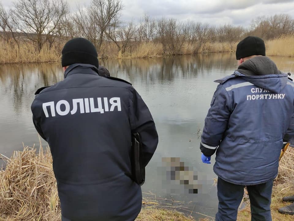 На Донбассе в водоеме нашли труп молодого парня