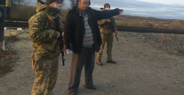 Пьяный житель Покровска в шлепанцах пытался попасть на территорию России