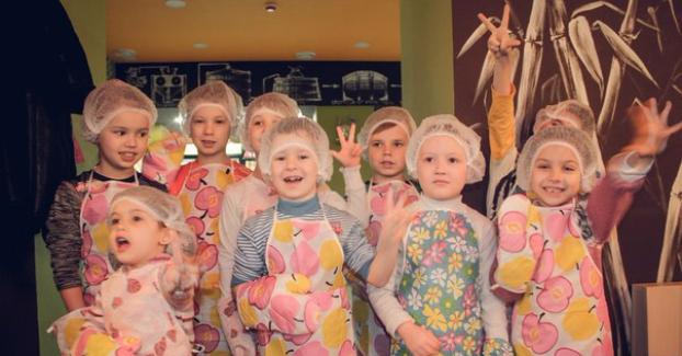 Дети-переселенцы в Красноармейске на мастер-классе готовили пиццы