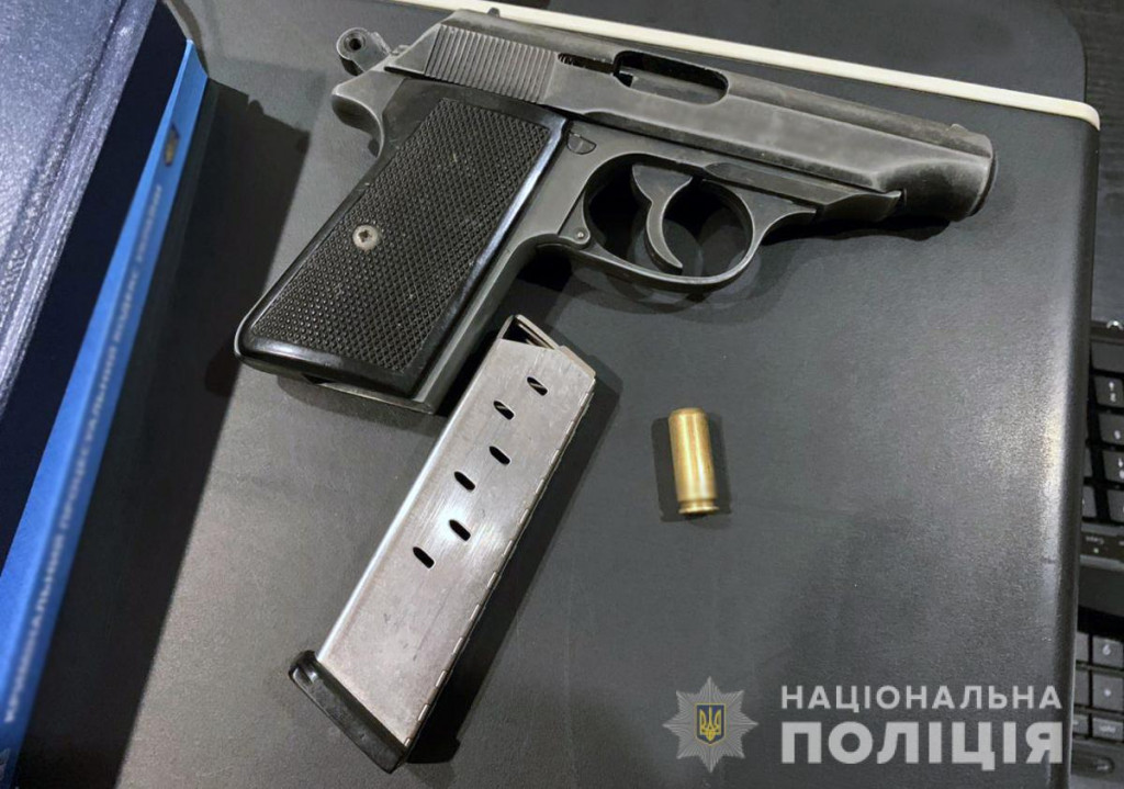 В Покровске бывший жених угрожал девушке пистолетом