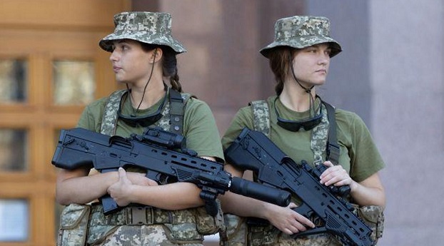 Военнообязанных женщин, которые не станут на учет, будут штрафовать 