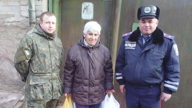 Милосердие: Правоохранители Дружковки взяли под опеку стариков