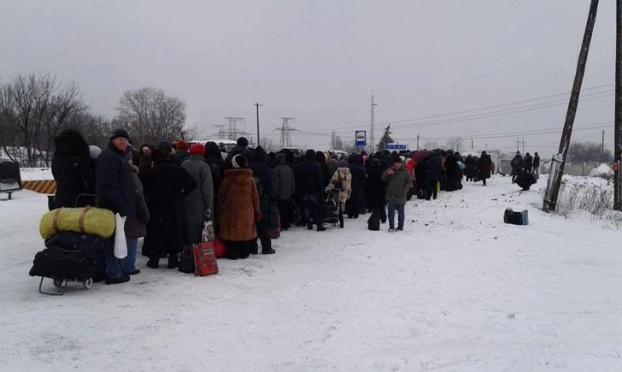 На КПВВ Донбасса за сутки в очередях умерли два пенсионера