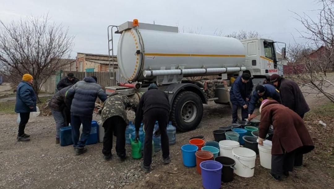 По каким адресам подвезут сегодня воду в Константиновке