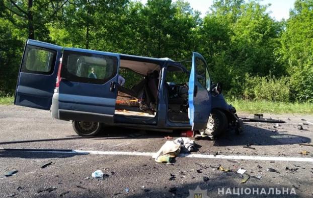 В Ровенской области столкнулись грузовик и микроавтобус: двое погибших