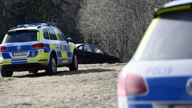 На гонках в Швеции автомобиль врезался в зрителей