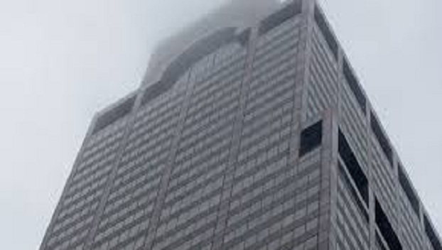 ЧП в Нью-Йорке: вертолет упал на небоскреб 