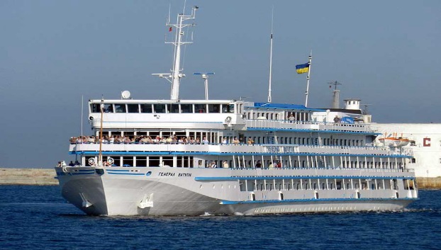 По неизвестным причинам: украинский круизный лайнер вместо Одессы взял курс на Ростов