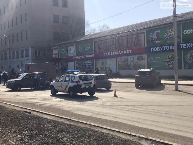 В Мирнограде  столкнулись легковой автомобиль и мотороллер