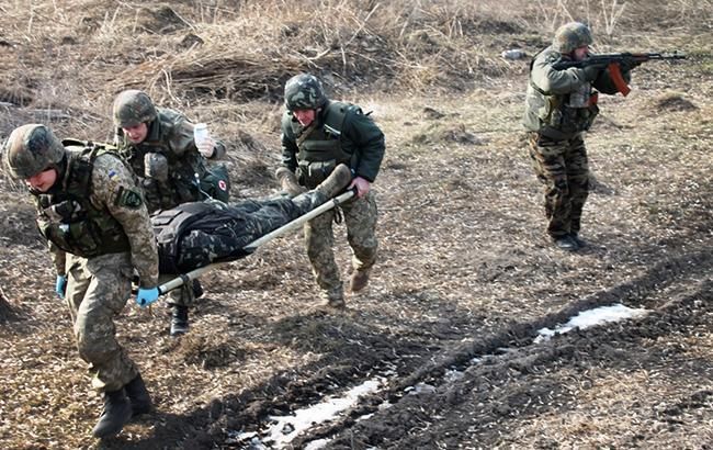 На Донбассе на мине подорвался БМП, есть погибший