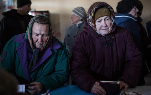 Правозащитники призывают Украину упростить процедуру выплат пенсий на неподконтрольном Донбассе