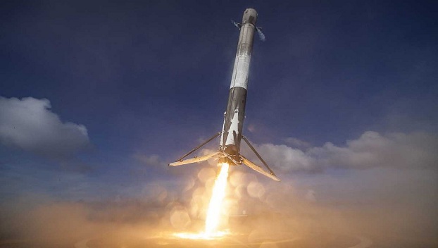 Ракета-носитель Falcon 9 совершила успешный старт с авиабазы в США