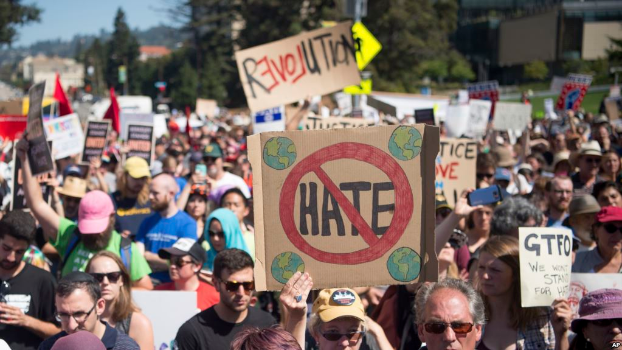 В американском городе Беркли на антирасистском митинге произошли стычки