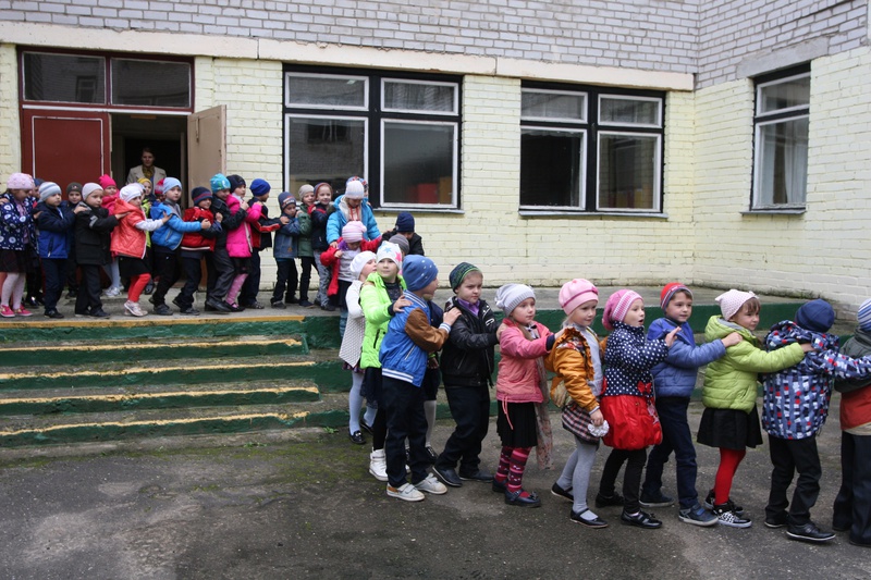 Упор на безопасность: В Константиновке предложили раз в месяц эвакуировать детей