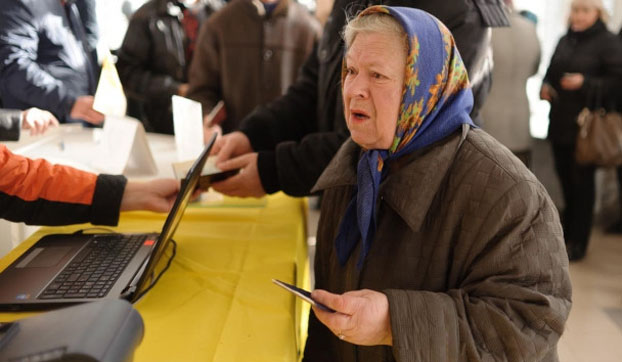 Пенсионеры-переселенцы в Покровске могут получить гуманитарную помощь