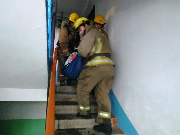 В Мариуполе на пожаре спасли мужчину