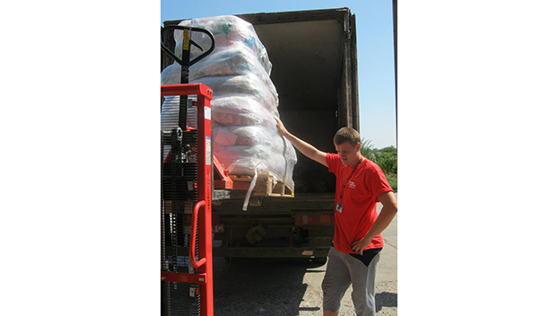 В Бахмут приехало 2 тонны груза из Закарпатья