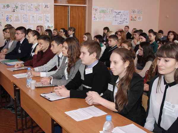 Открыли правововой форум среди учеников и студентов в Артемовске