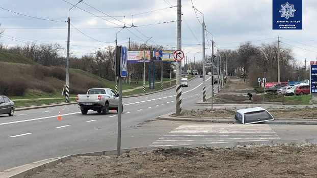 ДТП в Краматорске: авто потеряло бампер