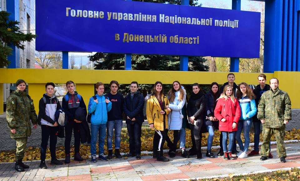 Школьники Славянска и Лимана детально ознакомились с работой полиции