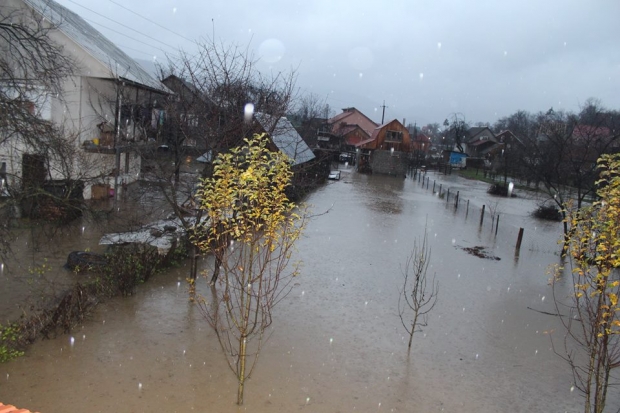Паводок на Закарпатье: более 30 домов остаются подтопленными