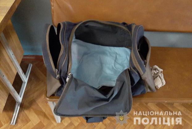 На Днепропетровщине женщина оставила младенца на пороге больницы