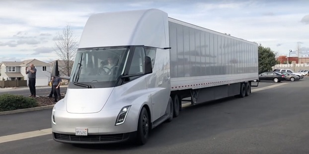 Прототип грузовика Tesla Semi проехал тысячи километров в беспилотном режиме