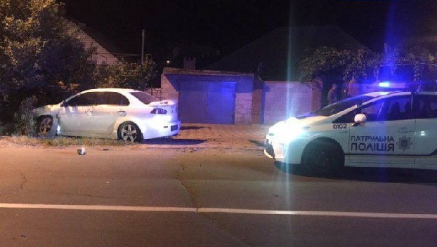 В Мариуполе водитель вылетел с дороги, убегая от полиции