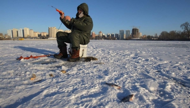 Держагенство заборонило зимову рибалку в деяких місцях України