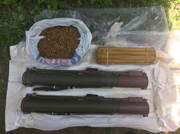 РПГ-22, порох и каннабис: жителя Харьковщины разоблачили в незаконном хранении оружия и наркотиков