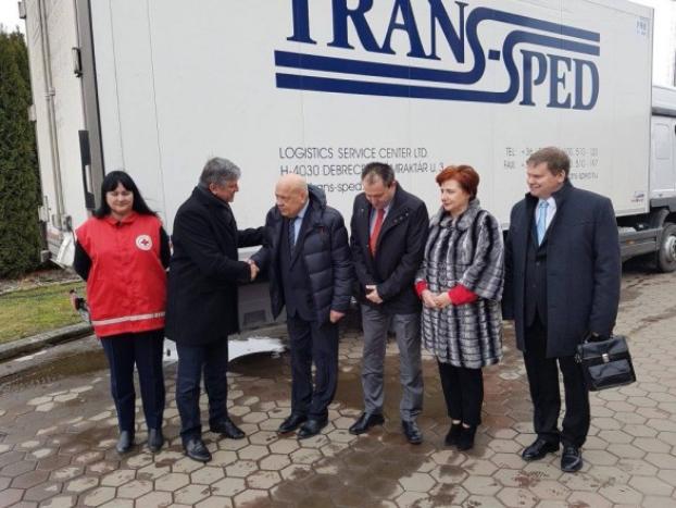 Венгрия передала гуманитарный груз Закарпатью на 4 миллиона