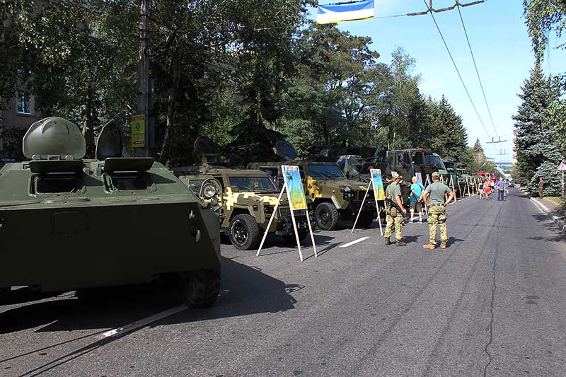 В Краматорске проходит выставка военной техники (фото)