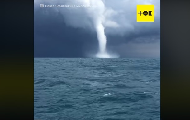 Смерчи в Черном море: рыбаки сняли на видео бушующую стихию