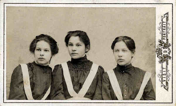 Экскурсия учениц женской гимназии в наш край летом 1905-го
