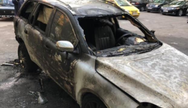В Днепре подожгли автомобиль главного редактора местной газеты
