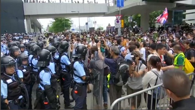 В Гонконге полиция разогнала акцию протеста