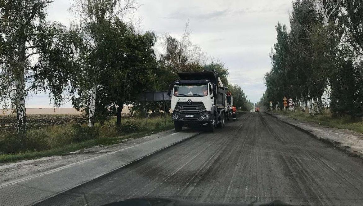 Ездить в Святогорск станет удобней: ремонтируют дорогу