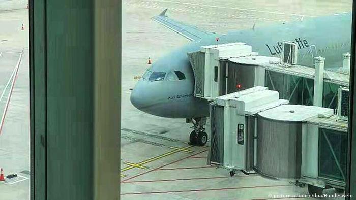 Немецкому самолету с эвакуированными из Китая гражданами Москва отказала в посадке