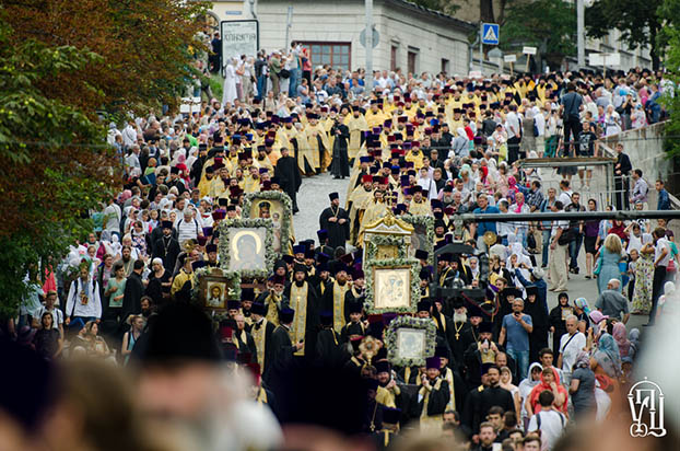 Около 100 тысяч верующих УПЦ приняли участие в молебне и Крестном ходе в День Крещения Руси