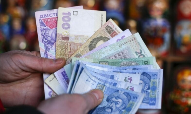 Майские выплаты некоторым категориям украинцев перенесены на август