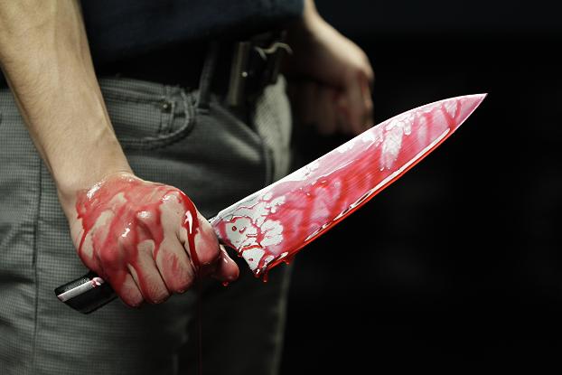 В Мариуполе двое горожан получили ножевые ранения в живот