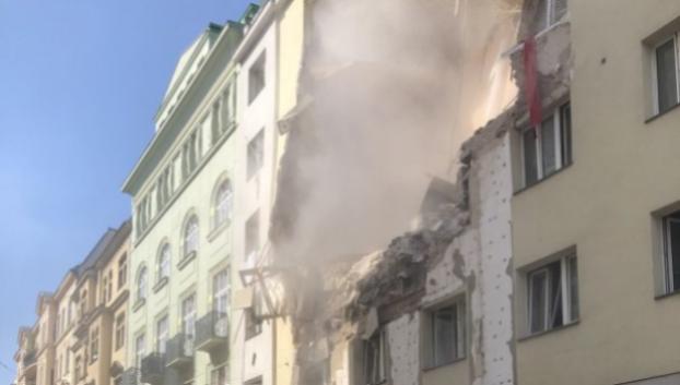 В столице Австрии из-за мощного взрыва на прохожих обвалилось здание