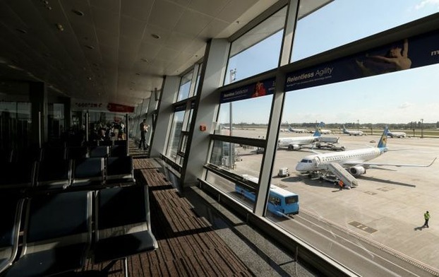 В «Борисполе» с рейса сняли трех человек из-за подозрения на коронавирус