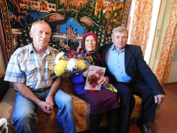 Жительница села Калиновка Покровского района отметила 90-летний юбилей