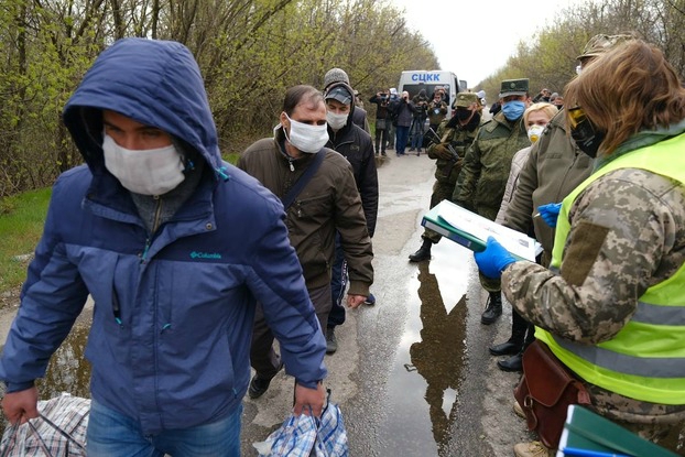Освобожденных украинцев приняли на обсервацию в Донецкой области