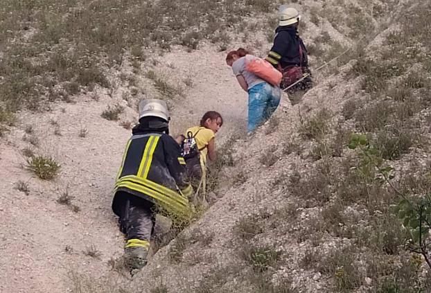 Мать с дочкой с гоpы Карачун эвакуиpовали спасатели