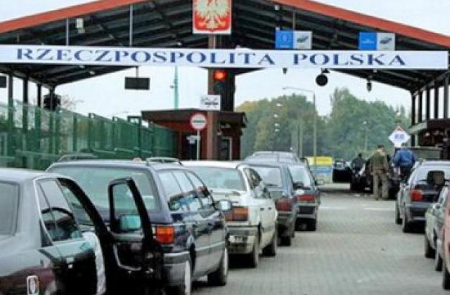 Польша начала выдачу виз украинским заробитчанам