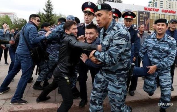 Выборы президента в Казахстане: задержаны 700 активистов