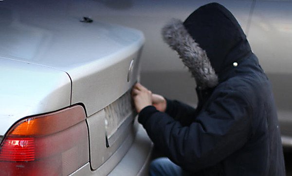 В Лимане автомобилисты платили за украденные у них номера