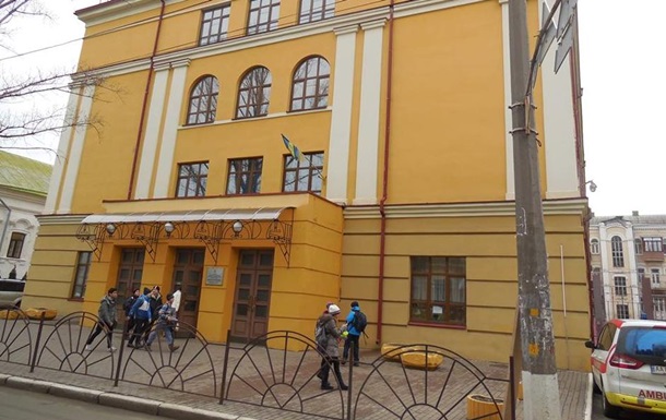В Киеве из-за опасного ЧП эвакуировали школу 